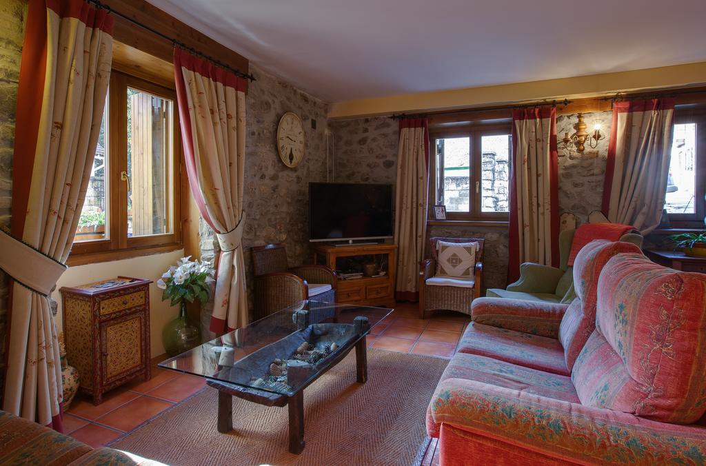 Apartahotel Faure Sallent de Gállego Buitenkant foto