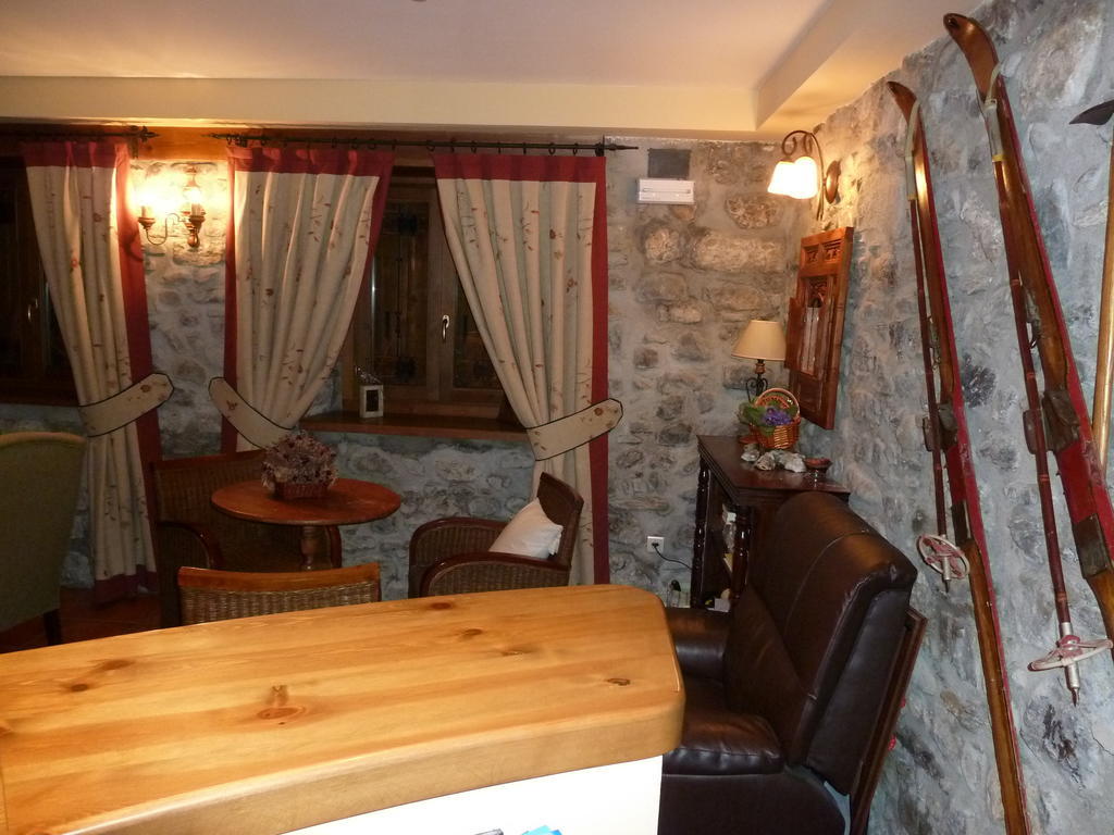 Apartahotel Faure Sallent de Gállego Buitenkant foto